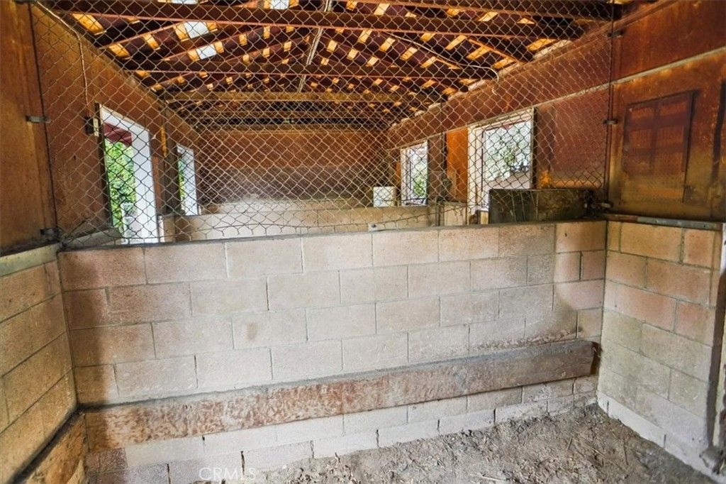 Image 36 of property listing at 1925 W Parkside, Burbank, CA 91506