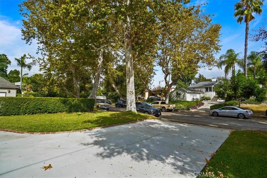 Image 39 of property listing at 1925 W Parkside, Burbank, CA 91506