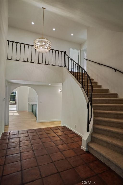 Image 4 of property listing at 1925 W Parkside, Burbank, CA 91506