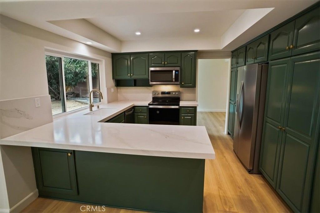 Image 9 of property listing at 1925 W Parkside, Burbank, CA 91506