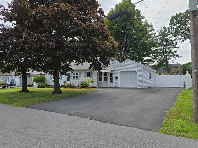 14 Ridgewood Circle, Lawrence, MA 01843