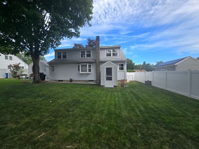 14 Ridgewood Circle, Lawrence, MA 01843