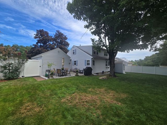14 Ridgewood Circle, Lawrence, MA 01843
