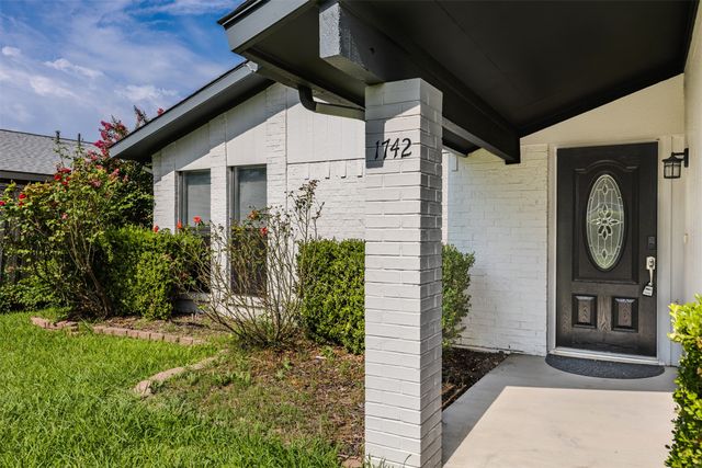 1742 Delaford Drive, Carrollton, TX 75007