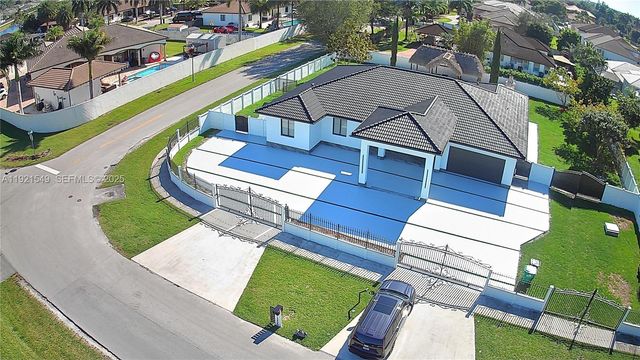 13430 SW 192nd St, Miami, FL 33177