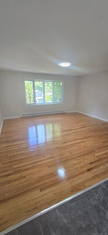 33 Blossom Street, Waterbury, CT 06706