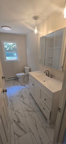33 Blossom Street, Waterbury, CT 06706