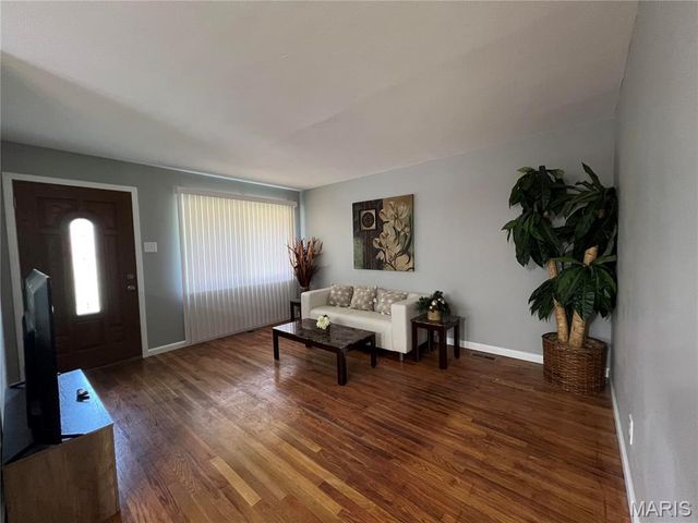 1181 Belrue Avenue, University City, MO 63130
