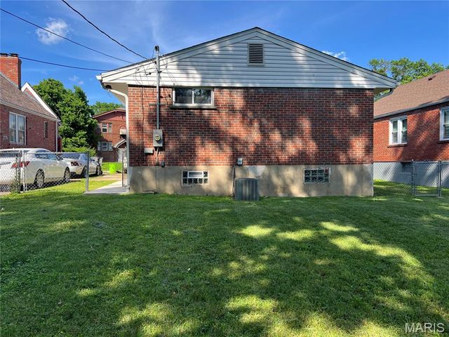 1181 Belrue Avenue, University City, MO 63130