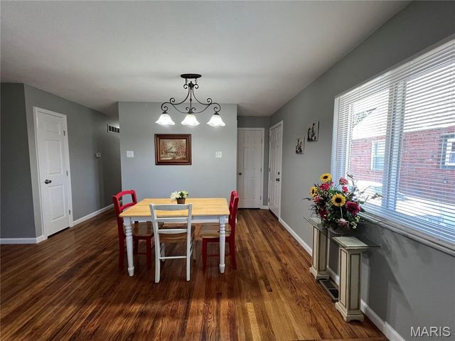 1181 Belrue Avenue, University City, MO 63130