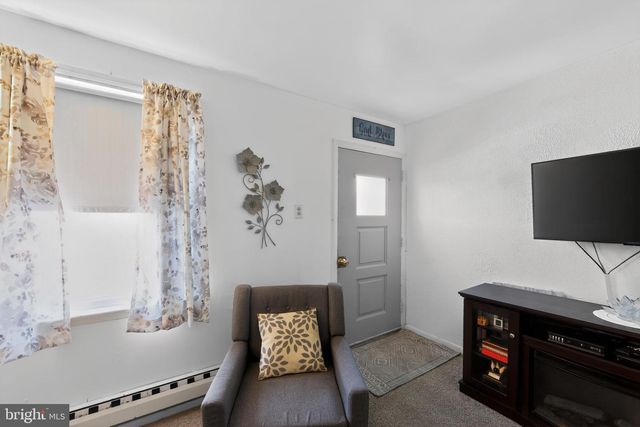 132 E 3RD AVE, Conshohocken, PA 19428