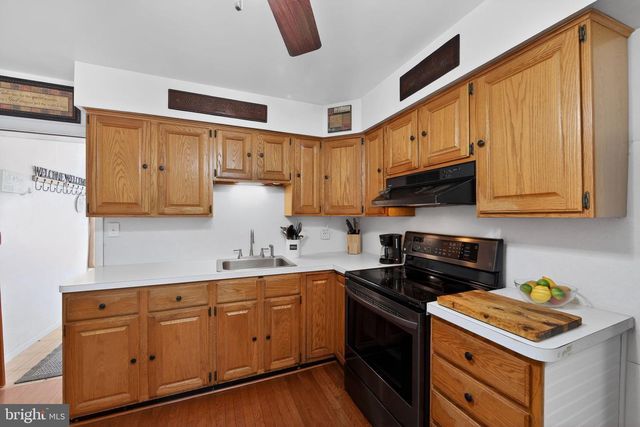 132 E 3RD AVE, Conshohocken, PA 19428