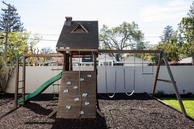 1940 Camino A Los Cerros, Menlo Park, CA 94025