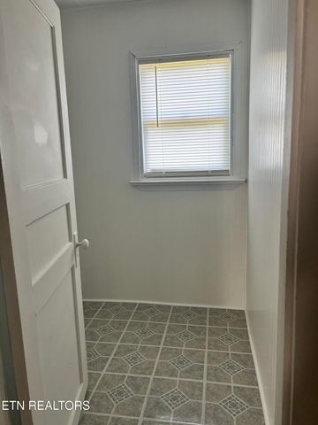 826 N Chamberlain Ave, Rockwood, TN 37854