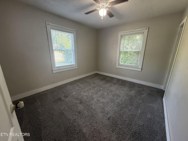 826 N Chamberlain Ave, Rockwood, TN 37854