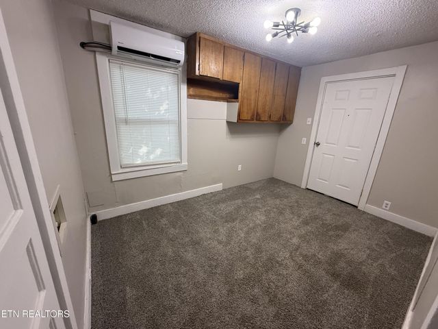 826 N Chamberlain Ave, Rockwood, TN 37854