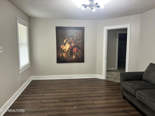 826 N Chamberlain Ave, Rockwood, TN 37854