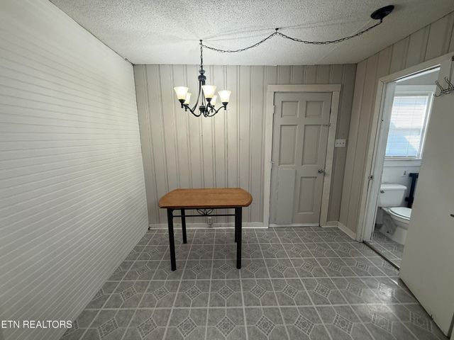 826 N Chamberlain Ave, Rockwood, TN 37854