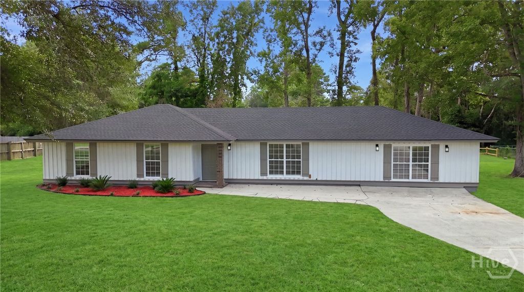 131 Bea Road, Richmond Hill, GA 31324
