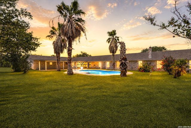 446 Quail Hollow Dr, Adkins, TX 78101