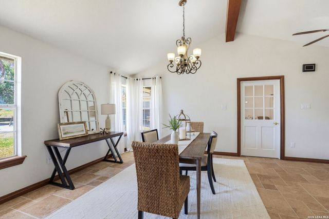 446 Quail Hollow Dr, Adkins, TX 78101