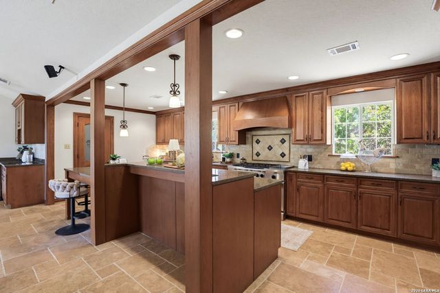 446 Quail Hollow Dr, Adkins, TX 78101