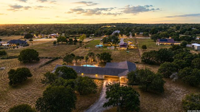 446 Quail Hollow Dr, Adkins, TX 78101