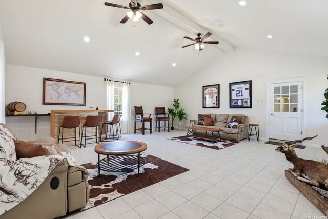 446 Quail Hollow Dr, Adkins, TX 78101