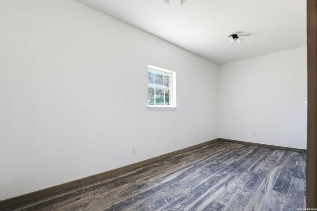 446 Quail Hollow Dr, Adkins, TX 78101