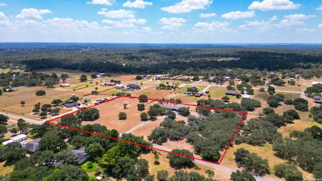 446 Quail Hollow Dr, Adkins, TX 78101