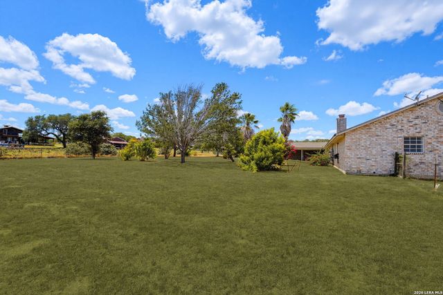 446 Quail Hollow Dr, Adkins, TX 78101