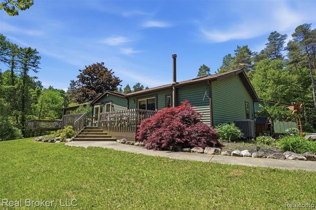 3167 Roods Lake Road, Lapeer, MI 48446