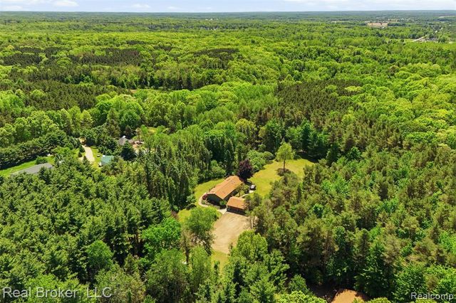 3167 Roods Lake Road, Lapeer, MI 48446