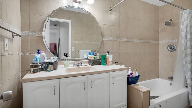 13731 SW 84th St A-11, Miami, FL 33183