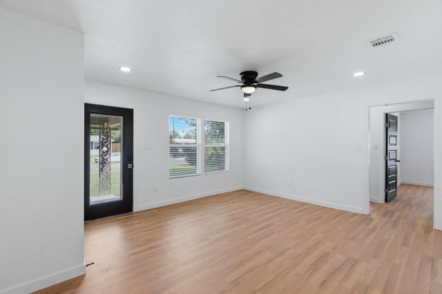 552 Souder Drive, Hurst, TX 76053