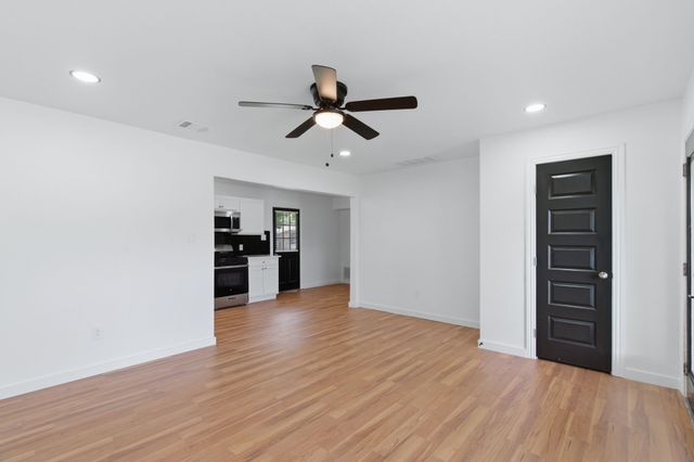552 Souder Drive, Hurst, TX 76053