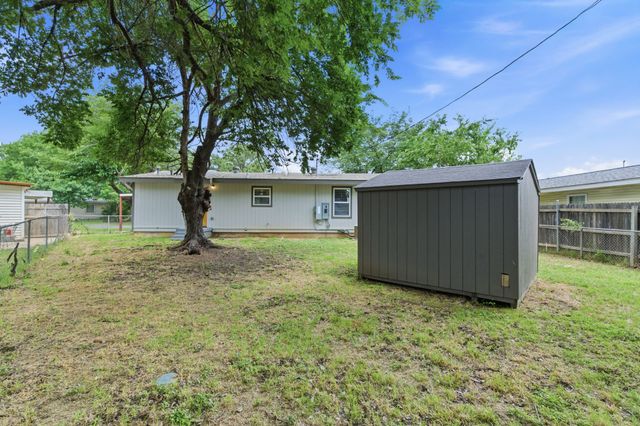 552 Souder Drive, Hurst, TX 76053