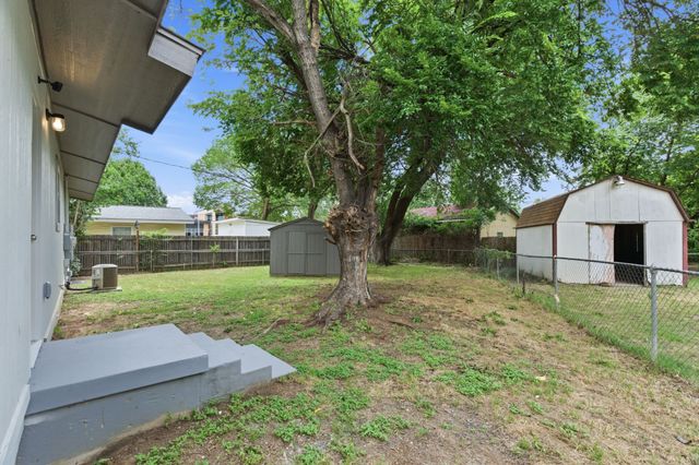 552 Souder Drive, Hurst, TX 76053