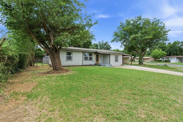 552 Souder Drive, Hurst, TX 76053