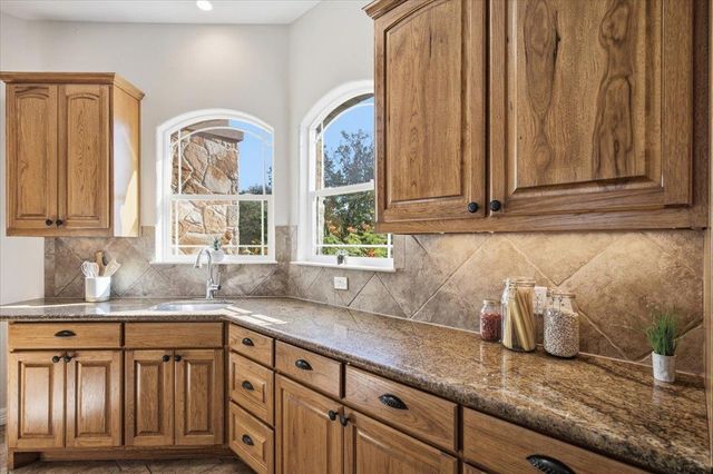 2708 Springwood LN, Georgetown, TX 78628