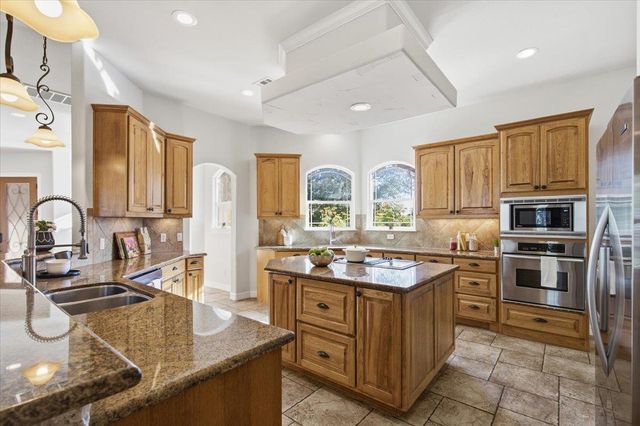 2708 Springwood LN, Georgetown, TX 78628