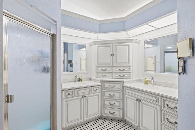 439 LAKE OF THE WOODS DRIVE, Venice, FL 34293