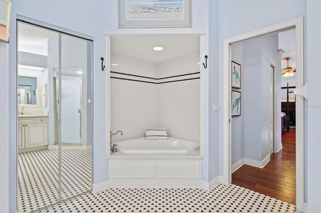 439 LAKE OF THE WOODS DRIVE, Venice, FL 34293