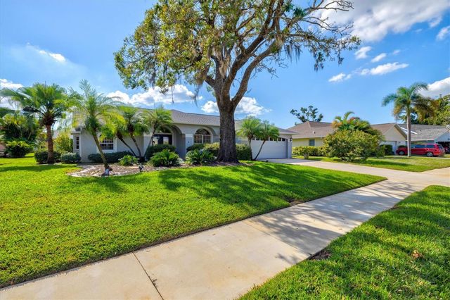 439 LAKE OF THE WOODS DRIVE, Venice, FL 34293