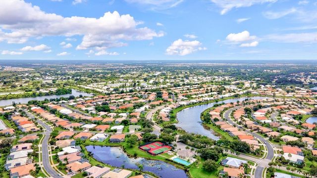 439 LAKE OF THE WOODS DRIVE, Venice, FL 34293