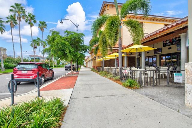 439 LAKE OF THE WOODS DRIVE, Venice, FL 34293