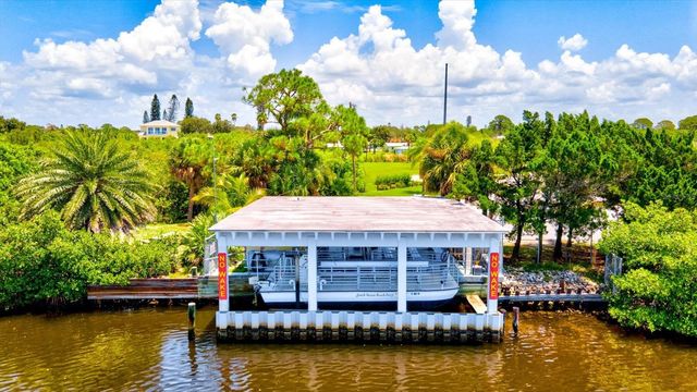 439 LAKE OF THE WOODS DRIVE, Venice, FL 34293