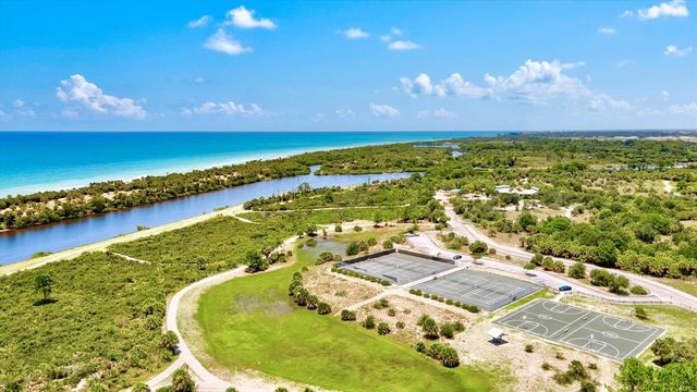 439 LAKE OF THE WOODS DRIVE, Venice, FL 34293