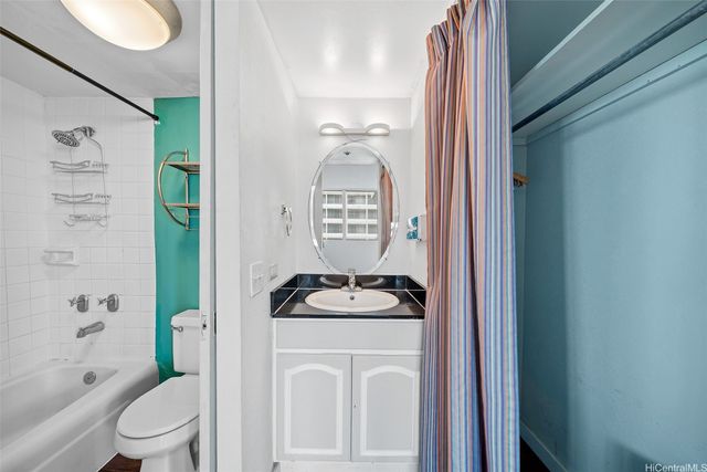 444 Kanekapolei Street 810, Honolulu, HI 96815