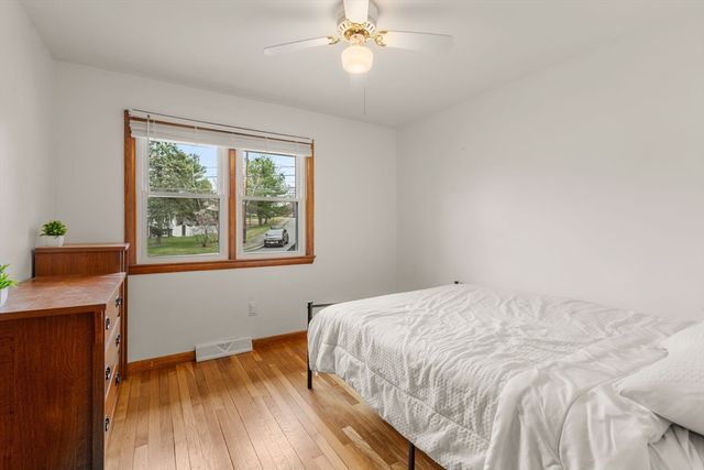 34 Locust St, Burlington, MA 01803